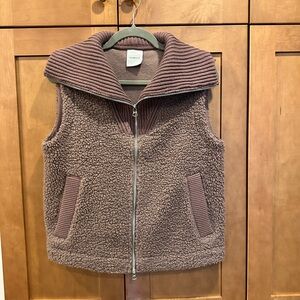 Varley aspen gilet vest, so cute and cozy. Barely worn.